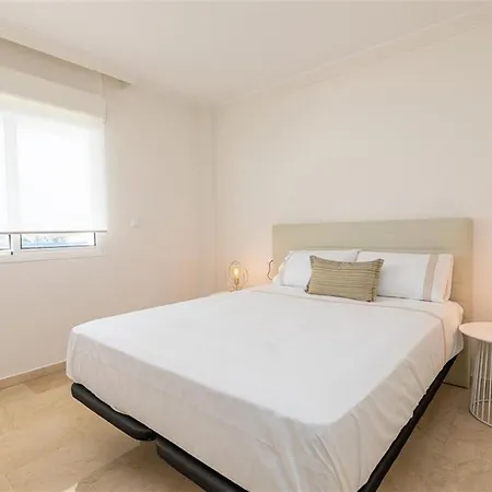 Fabulous First Line * 马尔韦利亚